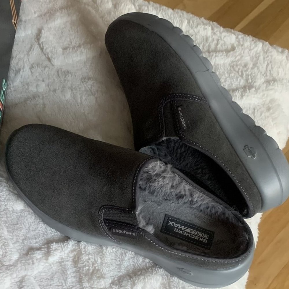 Skechers faux fur lining slip on sneakers